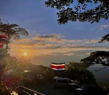 Bijagua Cabine | Hotel y Puentes Colgantes Heliconias Rainforest Lodge
