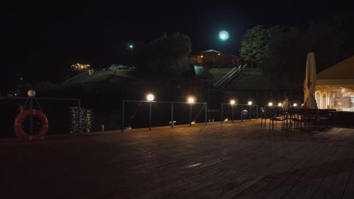 Chernivtsi Region Maison | Hotel Yacht Club Mayak