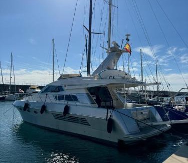 Sant Adria de Besos Location De Bateaux | Hotel Yacht Sherte
