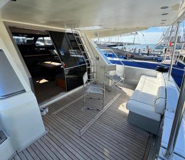 Sant Adria de Besos Location De Bateaux | Hotel Yacht Sherte