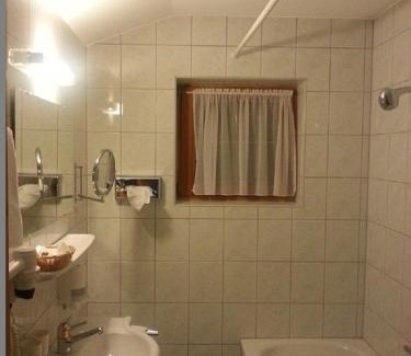 Juns Hôtel | Hotel zum grünen Tor