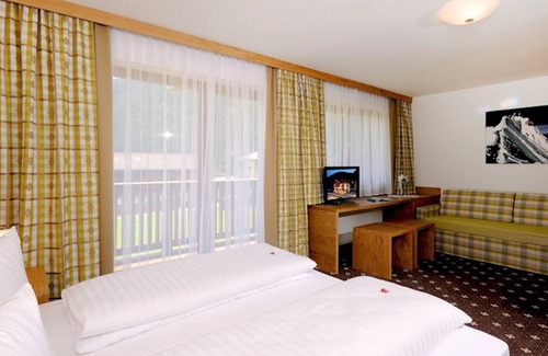 Juns Hôtel | Hotel zum grünen Tor