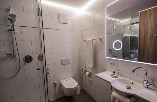 Neutraubling Hôtel | Hotel7Continents