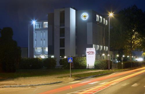 Collecchio Hôtel | Hotels Campus