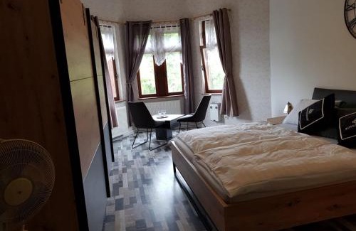 Mainz-Bingen Maison | Hotelzimmer im alten Reihenhaus auf der Stadtmauer
