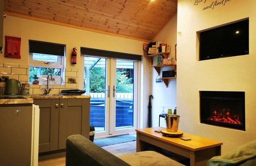 Limavady Cabine | HotTub-Nature-FamilyFriendly-WiFi-Parking