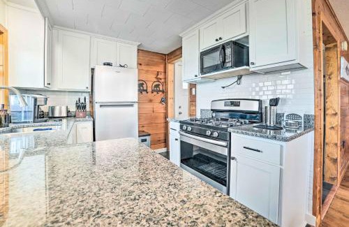 Prudenville Maison | Houghton Lake Cottage with New Private Deck!