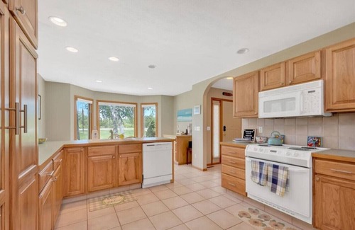 Houghton Lake Maison | Houghton Lake Getaway w/ Pontoon