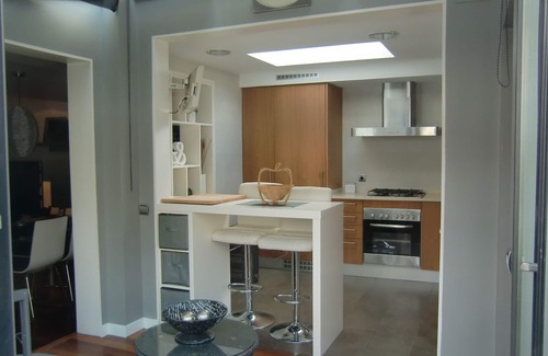 L'Hospitalet de Llobregat Maison | House with pool, garden and well connected