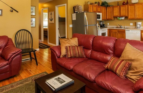 Leesburg Maison | House # 11 - As Good As It Gets (not pet friendly) Pool View