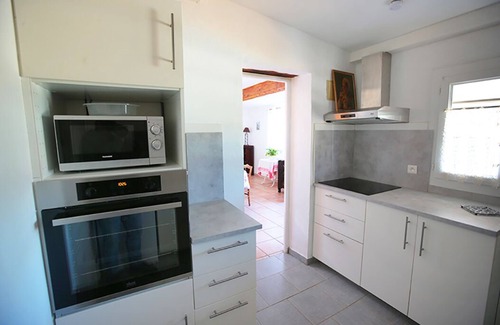 Fontvieille Maison | PENSEZ 1er, 8 MAI, ASCENSION MAISON 4 PERS. AU CALME PISCINE CONFORT 48 M2