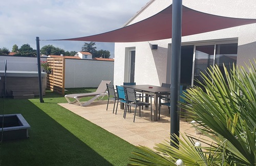 Longeville-sur-Mer Maison | Maison 4 * SPA extérieur , 4 chambres , 2 salles d'eau , proche plage