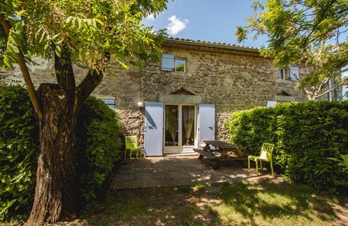 Montreal Maison | Gite 4A Sud Ardèche avec piscine et animations l'été