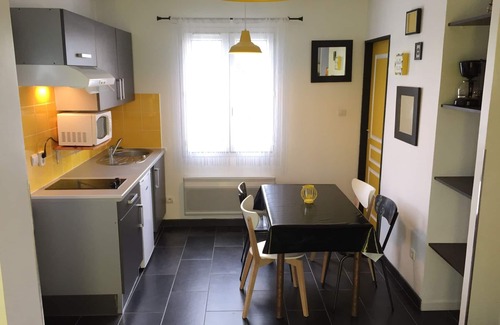 La Rochelle Maison | Maison à 700m de la plage avec jardin pour 4/pers et parking privé/ ref : Ang T2