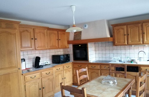 Vieille-Brioude Maison | MAISON 8-9 personnes LAVAUDIEU, plus beau village de France. Animaux acceptés.
