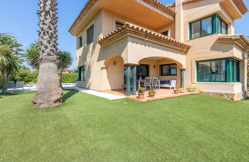 Sant Pere Pescador Chalet De Ski | Villa Amfora 70, 1ère ligne, clima, Wi-Fi, piscine privée, barbecue, jardin.