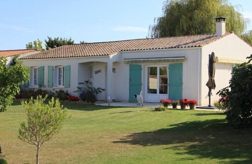Puyravault Maison | Maison et piscine PRIVEE chauffée, totalement clôturée de murs Animaux acceptés