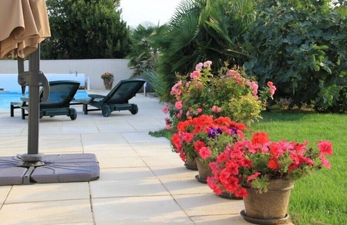 Puyravault Maison | Maison et piscine PRIVEE chauffée, totalement clôturée de murs Animaux acceptés