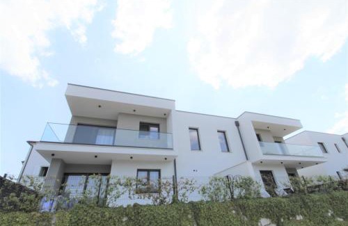 Basanija Maison | House Andrej, Entire semi-detached house with a terrace, parking, 400 m from beach