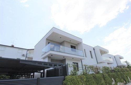 Basanija Maison | House Andrej, Entire semi-detached house with a terrace, parking, 400 m from beach
