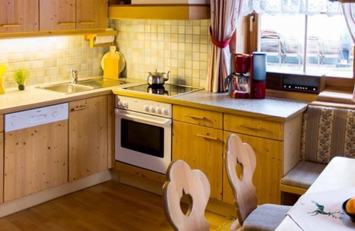 Grosskirchheim Maison | House Arve - Holiday home Arve cozy Swiss stone pine cottage