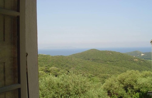 Rogliano Appartement | Appart maison typique corse,vue mer et montagne,jardin,parking privé,plages 5 mn