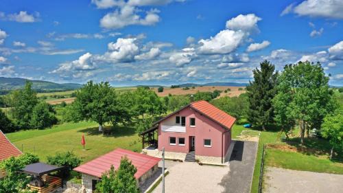 Irinovac Maison | House Bela vido