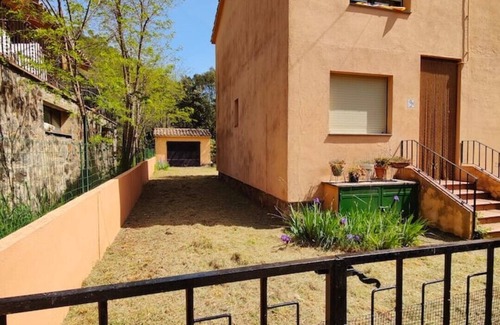 Albanya Maison | House between mountains, river and sky of stars.