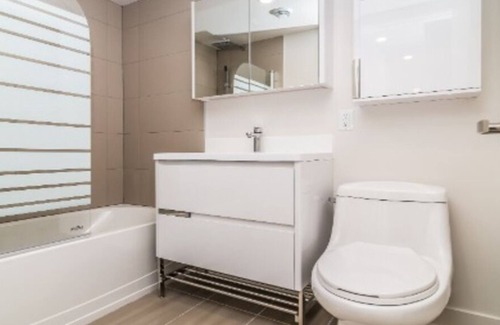 Dollard-des-Ormeaux Maison | Appartement comfortable au coeur de la ville