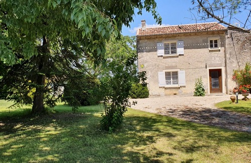 Saint-Romain-la-Virvee Maison | Maison gite de france individuelle confortable