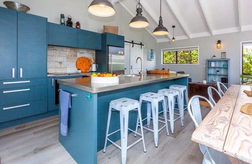 Matarangi Maison | House, decks/living up & down, fully fenced, family friendly 2min to beach