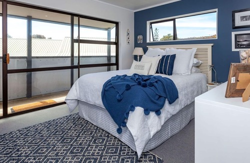 Matarangi Maison | House, decks/living up & down, fully fenced, family friendly 2min to beach