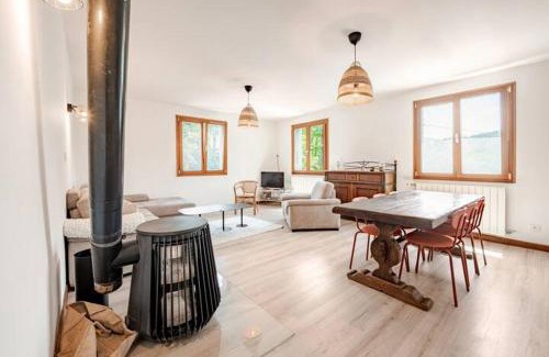 La Celle-sous-Gouzon Maison | House for 11 people, 2 intimate and friendly apartments