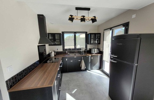 Tignieu-Jameyzieu Maison | Villa proche de Lyon classé trois étoiles au gite de France (pour 12 personnes)