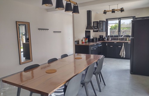 Tignieu-Jameyzieu Maison | Villa proche de Lyon classé trois étoiles au gite de France (pour 12 personnes)