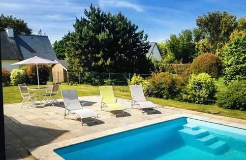 Concarneau Maison | Maison 12 personnes en bord de mer, climatisée ,avec piscine chauffée.