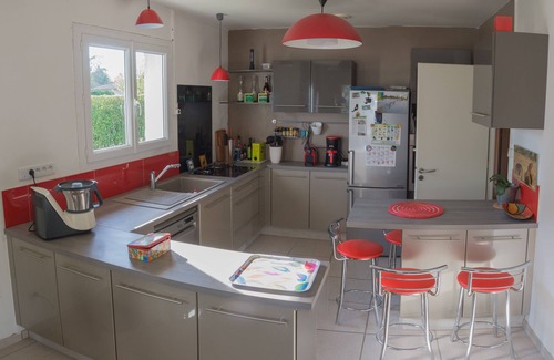 Vayres Maison | Maison pour 6 et un bébé, calme et lumineuse, tout confort, terrasse à l'ombre