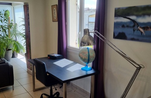 Vayres Maison | Maison pour 6 et un bébé, calme et lumineuse, tout confort, terrasse à l'ombre