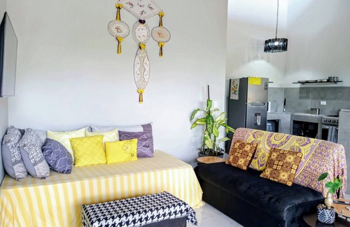 Hatillo Maison | House for 8 People w/ WiFi, AC--5 Mins to Dominical Beach, 30 Mins to N. Park.