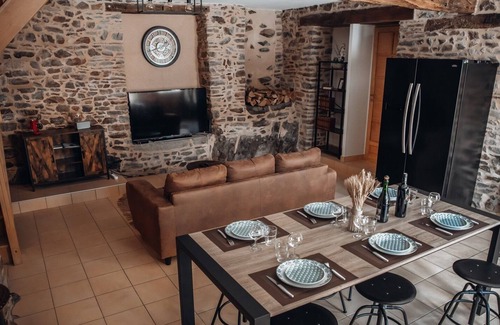 Montaubert - Rille - Saint-Sulpice Maison | belle maison de 90m² au pied du château