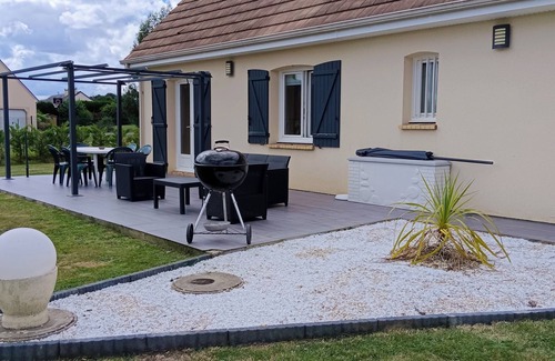 Saint-Antonin-de-Sommaire Maison | House with SPA & indoor SAUNA Large garden and fireplace 😊