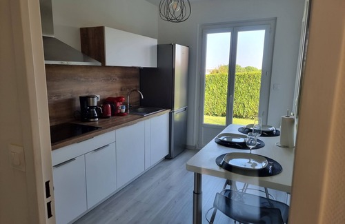 Saint-Georges-de-Didonne Maison | House with wooded garden, very quiet area, 20 min walk from the beach.