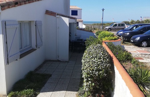 Saint-Gilles-Croix-de-Vie Maison | Maison avec accès direct à la plage, au calme avec jardinet clos.