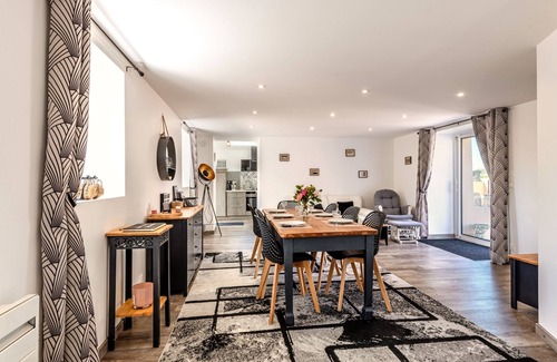 Guilers Maison | Maison 'Gite 8 Pers Au Calme - 9kms Plages' avec Terrasse partagée, Jardin privé et Wi-Fi