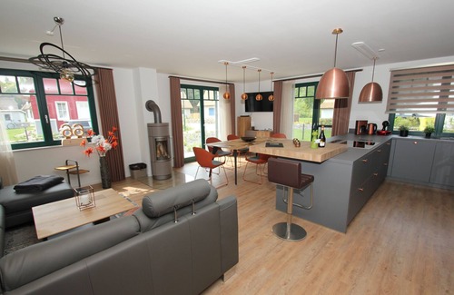 Glowe Maison | House in a great location with garden, terrace and private sauna - Ferienhaus Seehund