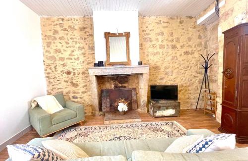 Saint-Macaire Maison | House in a Medieval Village