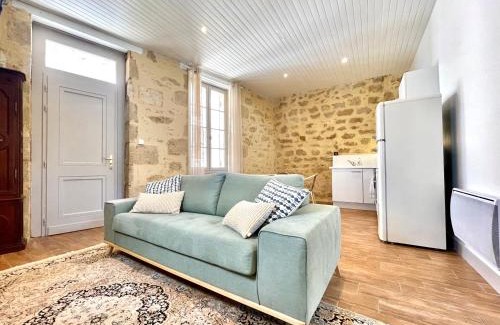 Saint-Macaire Maison | House in a Medieval Village