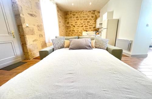 Saint-Macaire Maison | House in a Medieval Village