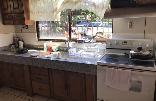 Alajuela Maison | House in Alajuela, 10 mins from the airport 300 meters from the Plaza Real mall.