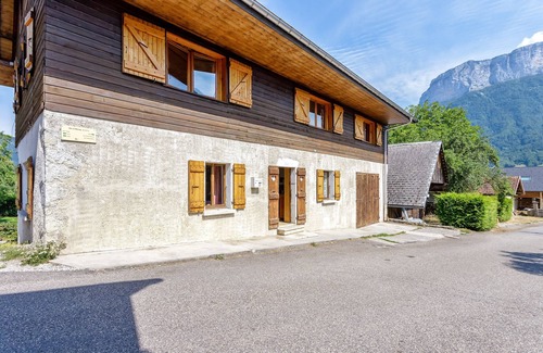 Alex Maison | Chalet à Annecy, entre Lac et Montagnes, 350m2, 15 couchages; idéal famille